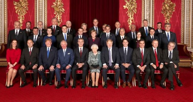 Kraliçe Elizabeth resepsiyon düzenledi! Liderler aile pozu verdi