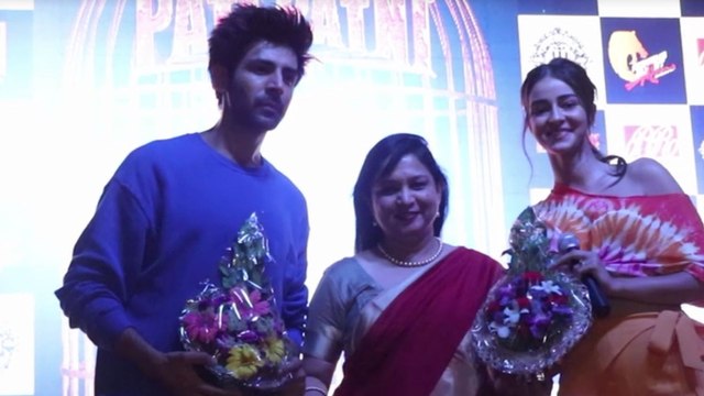 Kartik Aaryan & Ananya Panday promote Pati, Patni Aur Woh at A College