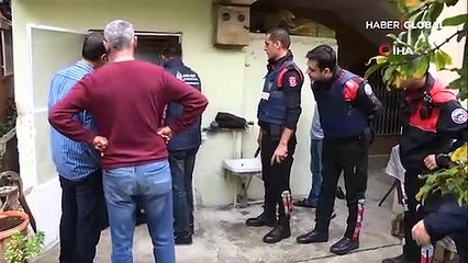 Kahvaltıyı beğenmeyen eski boksör annesini rehin aldı