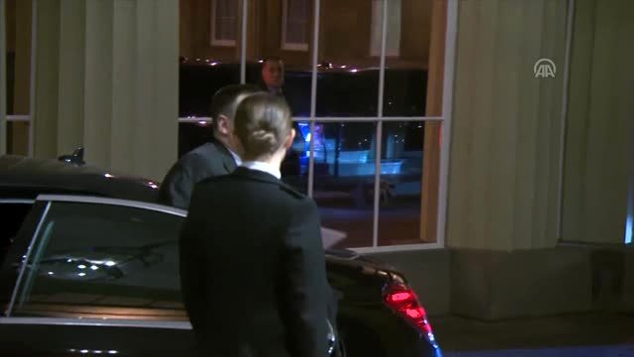 NATO Devlet ve Hükümet Başkanları Zirvesi kapsamında İngiltere'de bulunan liderler aile fotoğrafı...