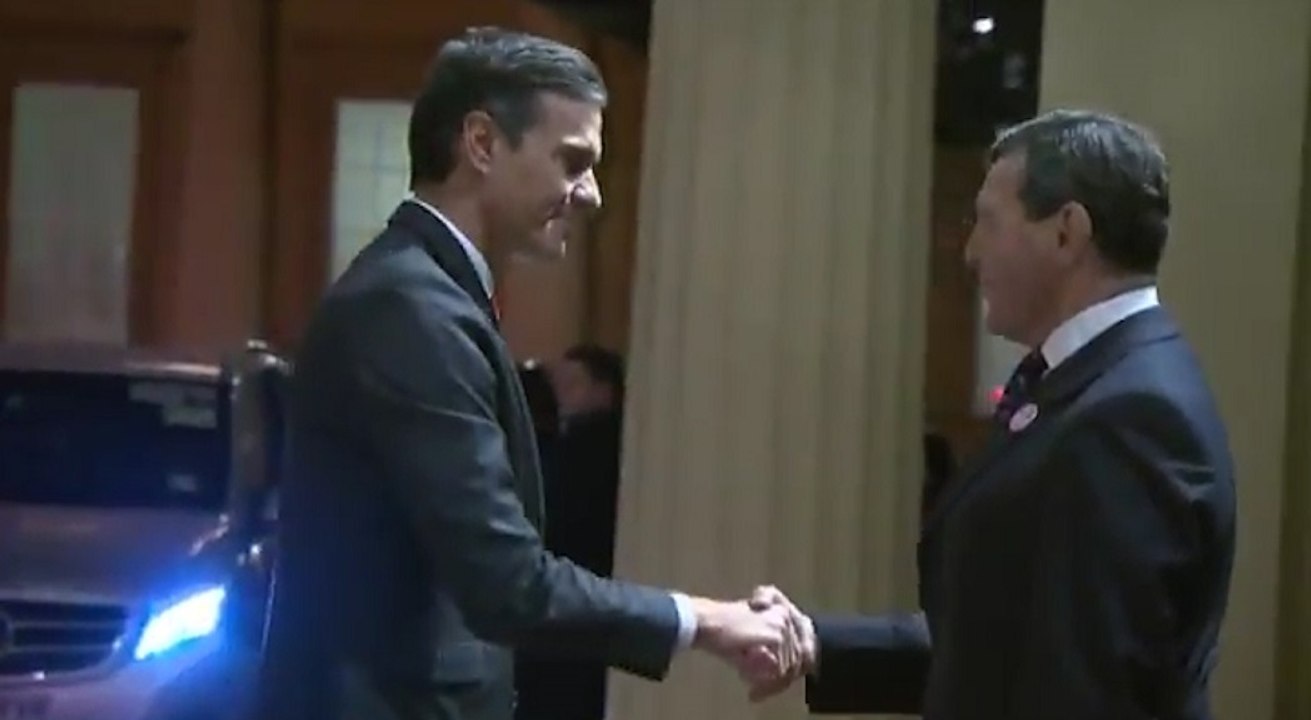 Sánchez acude a la recepción ofrecida por la reina Isabel II