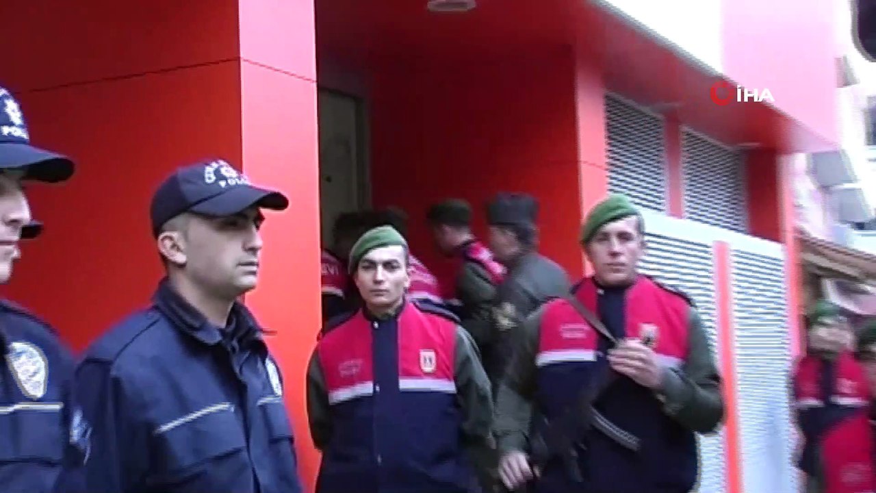 Yeraltı dünyasının ünlü isimlerinden Kürşat Yılmaz, Yargıtay’ın bozma ilamından sonra yeninden yapılan yargılamada 'Suç işlemek amacıyla örgüt kurmak ve nitelikli yağmaya teşebbüs' suçlarından 11 yıl 3 ay hapse mahkum edildi. Mahkeme, ünlü