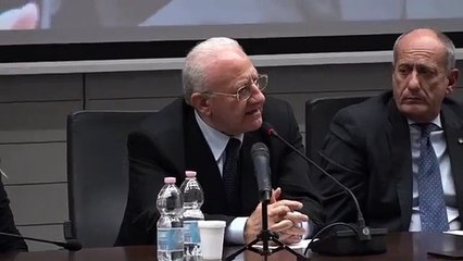 De Luca- Vogliamo società in cui non bisogna inchinarsi davanti al potente (02.1)