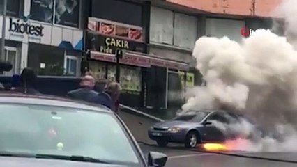 Rize'de seyir halindeki araç alev alev yandı