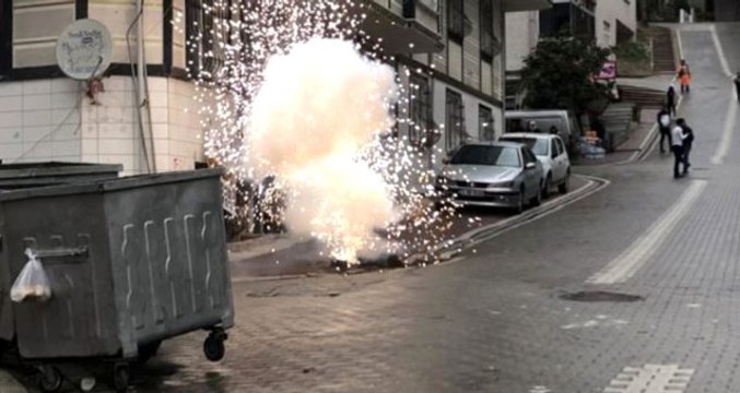 Yeraltı kabloları patlayınca, vatandaş panik yaşadı