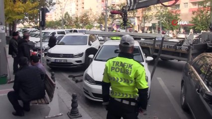 Engelli park yerlerine park eden araçlar çekildi