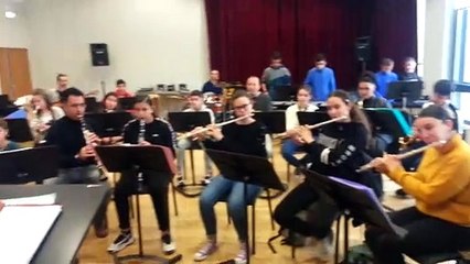 L’orchestre du collège Voltaire de Sorgues répète Happy Face d'Ibrahim Maalouf