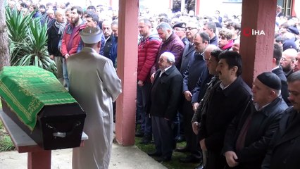 Otomobilin çarptığı lise öğrencisi gözyaşlarıyla defnedildi