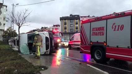 Öğrenci servisinin devrilmesi sonucu 3 kişi yaralandı