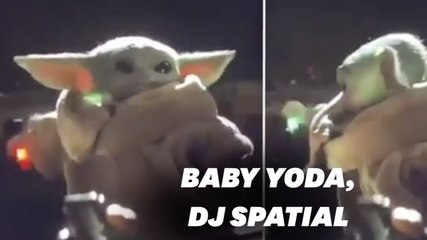 Cette scène détournant Baby Yoda en DJ est déjà culte 