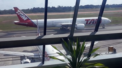 [SBEG Spotting]Pushback do Boeing 777-300ER PT-MUF em Manaus