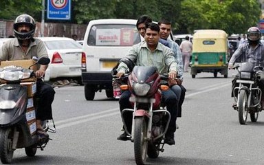 गुजरात सरकार ने बिना हेल्मेट और टू व्हीलर पर ट्रिपलिंग से जुर्माना हटाया