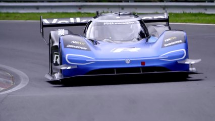 Volkswagen ID.R ist „Elektro-Rennwagen des Jahres“