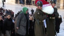 Bakan Selçuk kadına seçme ve seçilme hakkı verilişinin yıl dönümünde Anıtkabir'de