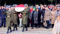 Ankara-bakan selçuk, kadınlarla anıtkabir' ziyaret etti