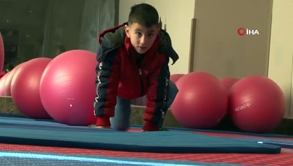 900 gram doğdu, 3 kez kalp krizi geçirdi...Minik Zeynel şimdi 5 yaşında