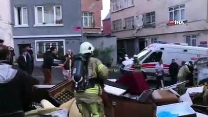 Beyoğlu'nda yangın paniği: Mahalleli sokağa döküldü