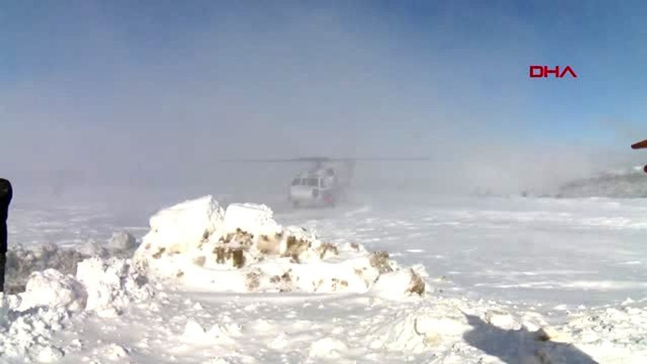 Jandarma özel haraket ekipleri helikopterle kayıp 2 dağcıyı arama kurtarma çalışmasına...