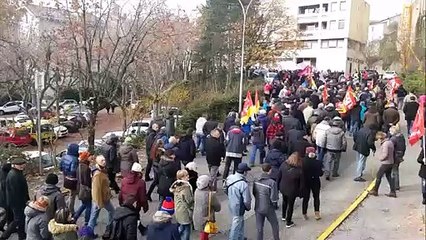 Privas : syndicats et gilets jaunes dans la rue