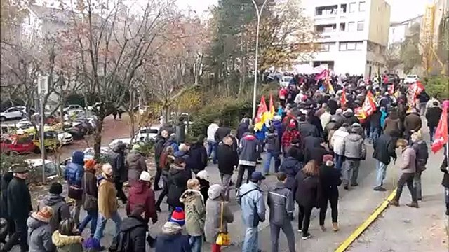 Privas : syndicats et gilets jaunes dans la rue