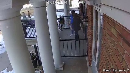 Çatışma ortasında kalan öğrencileri camiyi açarak kurtardı