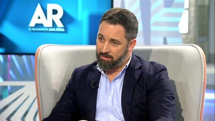 Abascal: "Tendremos que elegir entre pensiones o 17 parlamentos autonómicos"