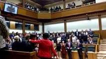 Parlamentarios vascos cantan para el maratón solidario de EiTB