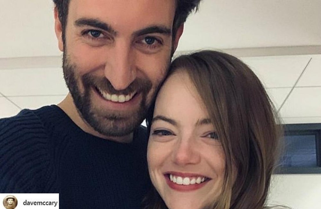 エマ・ストーンが婚約