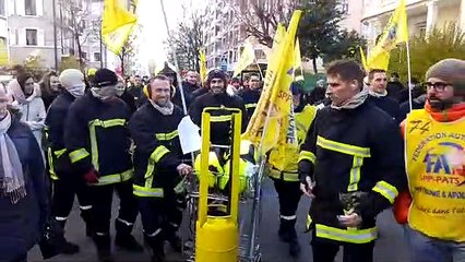 ANNECY | Grève du 5 décembre : les pompiers mettent l'ambiance