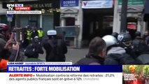 Retraites: plusieurs gendarmes et CRS retranchés visés par des projectiles