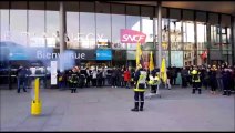 Les pompiers utilisent des explosifs en pleine manif à Annecy