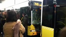 Fikirtepe'de iki metrobüs birbirine girdi