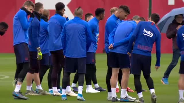 La plantilla al completo del FC Barcelona acude a entrenar