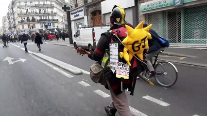 Thousands protest in Paris against retirement reform
