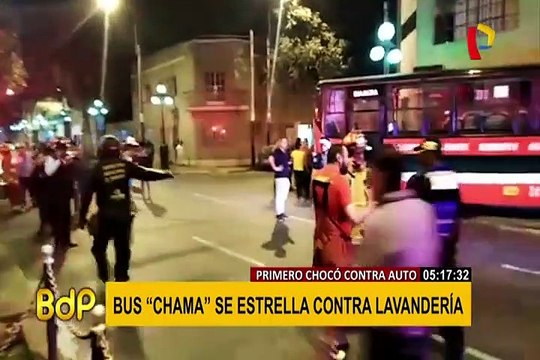 Chorrillos: al menos 17 heridos tras aparatoso choque entre bus y auto