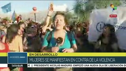 Chilenas se manifiestan contra la violencia a las mujeres