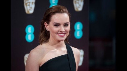 Star Wars&#39; Daisy Ridley reveals she refuses to take selfies with fans