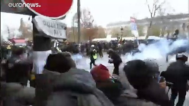 Confrontos e dezenas de detidos em Paris