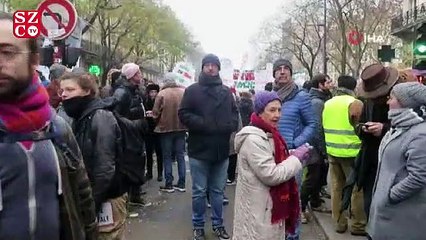 Fransa'da hayatı durduran eylemler! 285 bin kişi katıldı