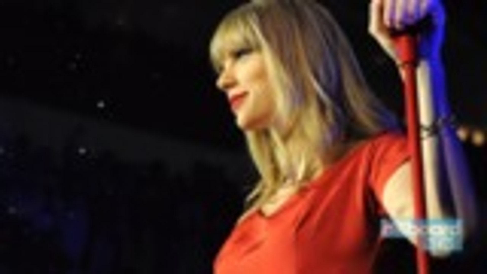 Taylor Swift Announces New Christmas Song Is Coming Soon | Billboard News