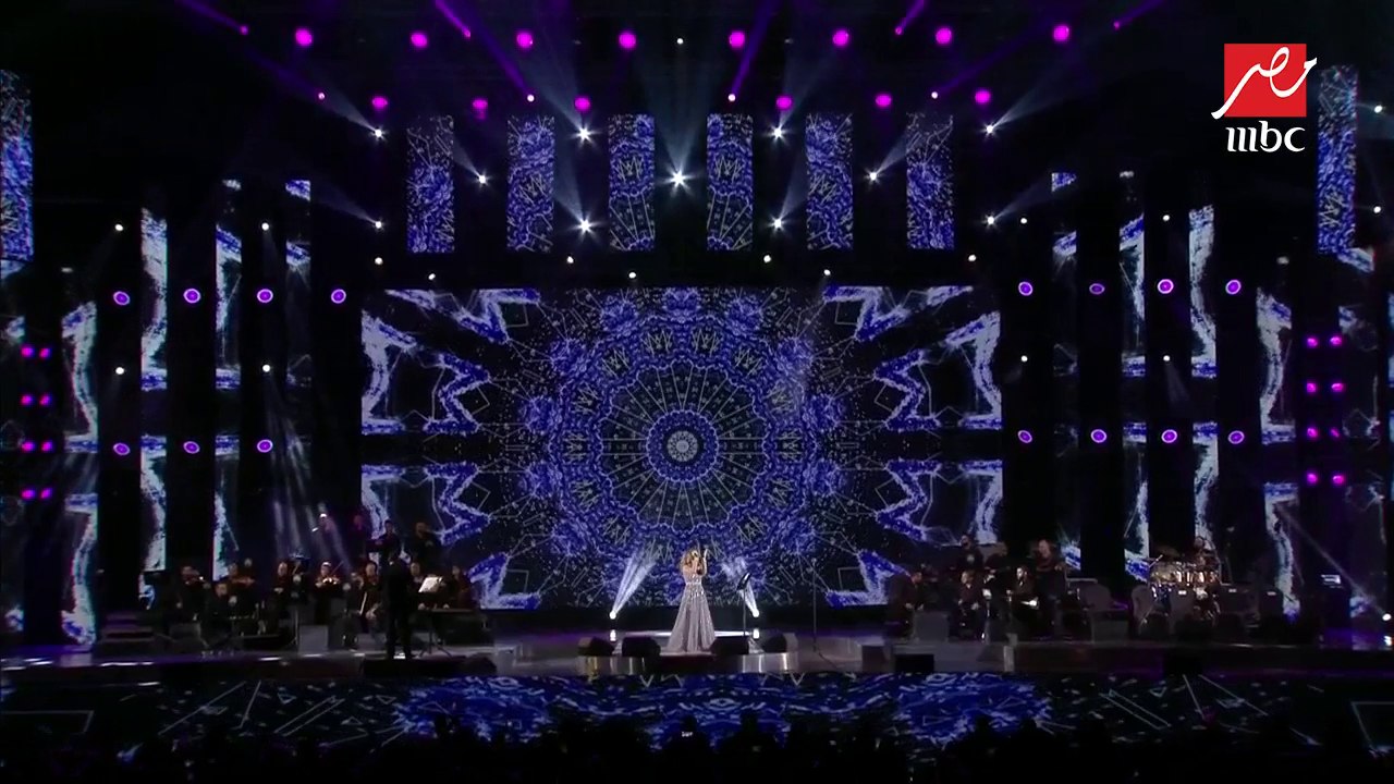 نوال الزغبي تنعش ذكريات الجمهور بأغنية "مين حبيبي أنا" في حفلها بموسم الرياض