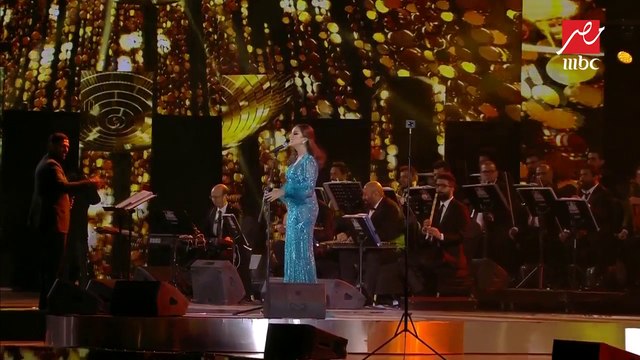 أنغام تبدأ حفلها على مسرح أبو بكر سالم بأغنية سيدي وصالك