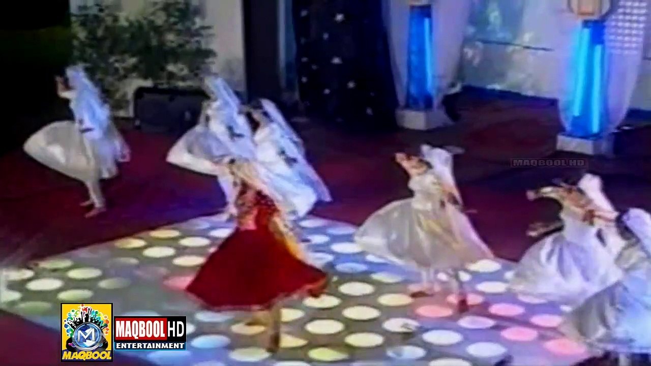 reema khan dance performance-kate na kate re