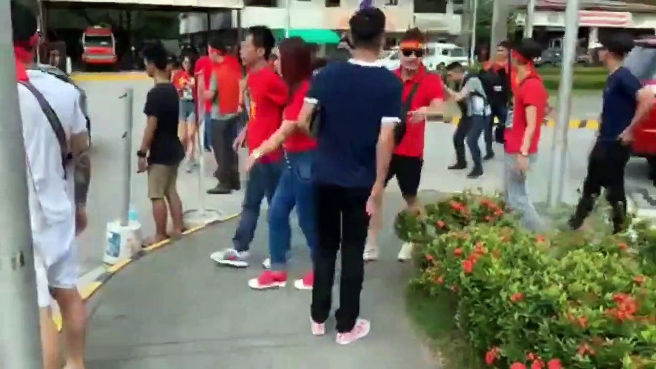 TRƯỚC GIỜ BÓNG LĂN VIỆT NAM - THÁI LAN | CĐV VIỆT NAM QUÂY KÍN SVĐ BINAN- "Ăn lẩu Thái "