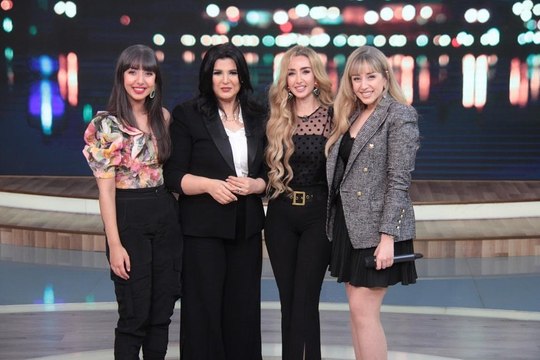 شقيقتا هنا الزاهد تفجران ضحك الجمهور بقصة بكائهما لحظة عقد القران