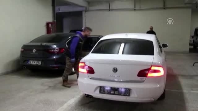 Polis memurunun otomobilinden 121 kilogram esrar çıktı