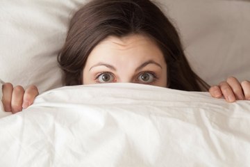 Toutes les nuits une mystérieuse comptine chantée par un enfant retentit chez elle