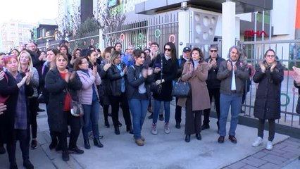 İzmir velilerden, maaşları ödenmeyen öğretmenlere destek