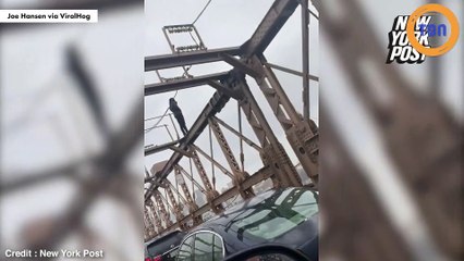 Sur le point de mettre fin à ses jours, il croise un automobiliste qui va lui sauver la vie