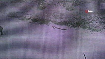 Define arar gibi kayıp dağcıları dedektörle arıyorlar